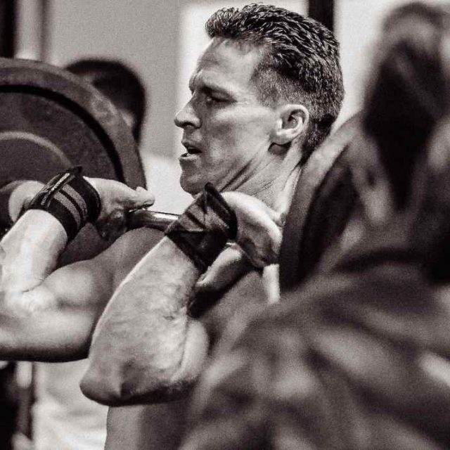 Olympic Barbell vs Powerlifting Barbells – What’s the Difference