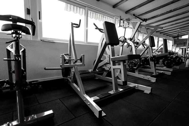 6 Best Gym Machines for Back (Benefits, Muscles Worked, and More)