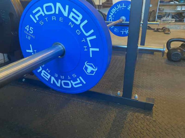 Squat Rack Spotter Pins vs. Safety Straps Pros, Cons, and Which One is