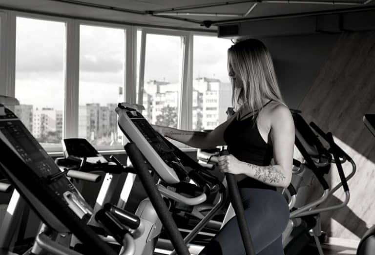 3 Elliptical HIIT Workouts (Plus Benefits and How to Do Them Like a