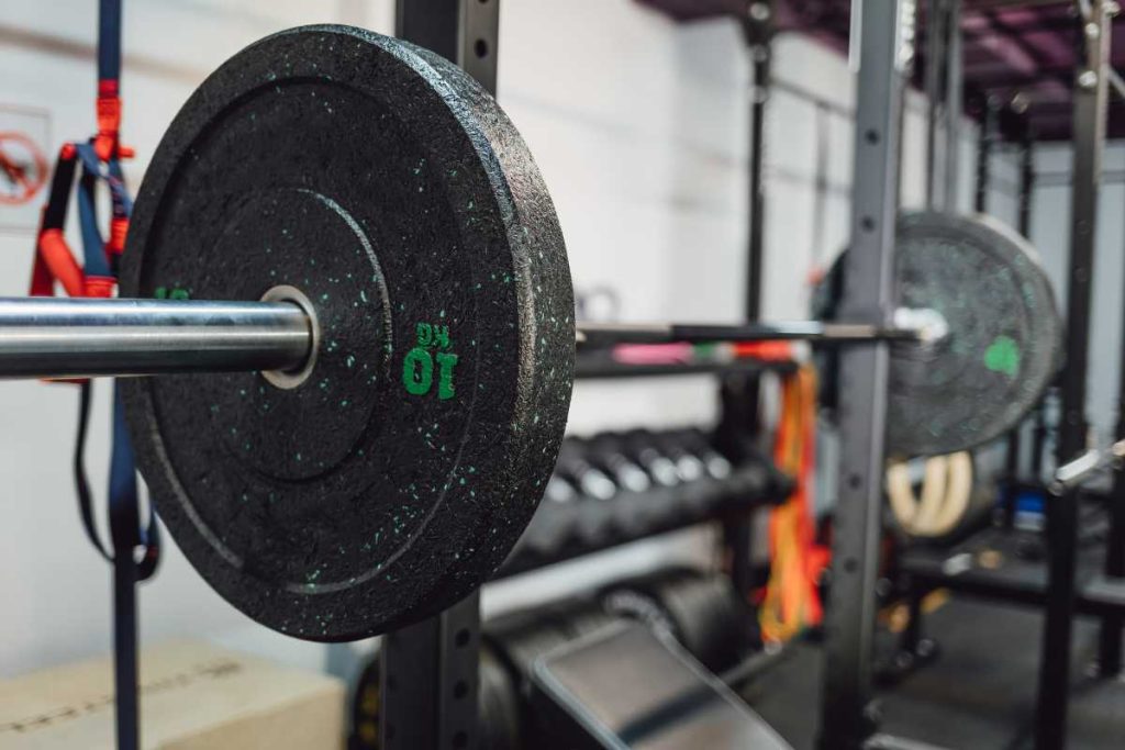 Onderling verbinden Jeugd Bezighouden How to Use a Power Rack for Bench Press (Plus Benefits and How to Set It Up)