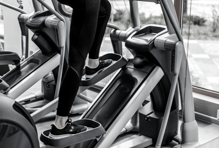 How to Use the Elliptical Trainer for Bigger Glutes (Including Sample