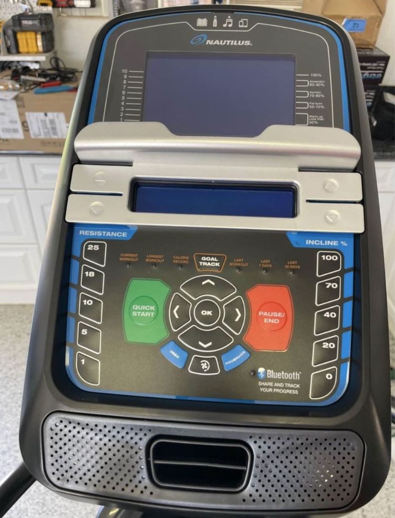 Nautilus E616 Elliptical Trainer - Console