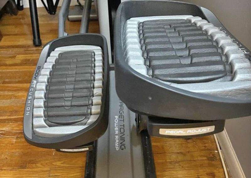 NordicTrack Commercial 9.9 Elliptical Review - Foot Pedals