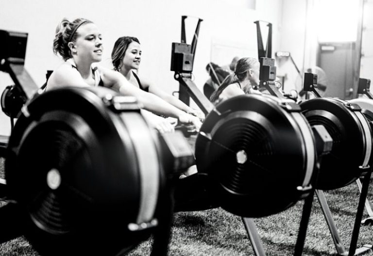 5 Rowing Machine Workouts for Beginners (Plus Tips for Rowing Like a Pro)