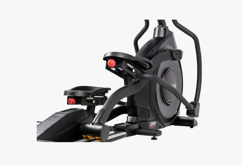 Sole E95 Elliptical - adjustable foot pedals